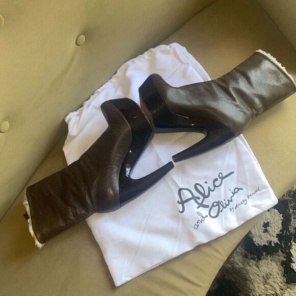 Alice and Olivia Curved Heel Platform Shearling Boots 39.5 - Picture 5 of 14